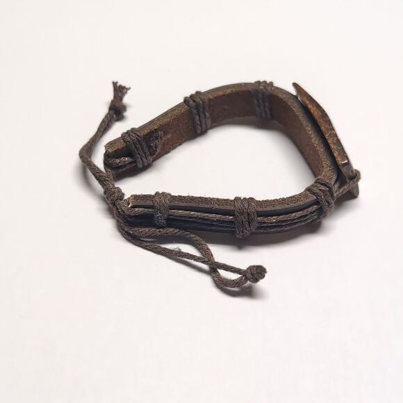 282 Brown Leather Adjustable Slider Bracelet with Brown Wood Kakeline Charm - Picture 5 of 6
